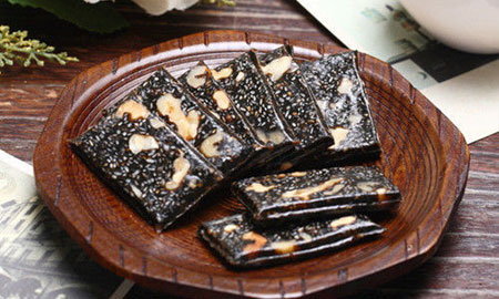 阿膠生產(chǎn)廠家使用蒸汽發(fā)生器熬制阿膠