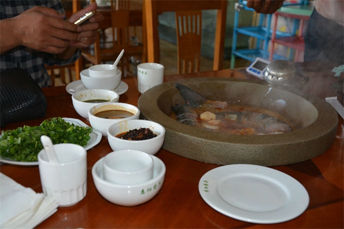 餐飲業(yè)蒸汽石鍋魚使用蒸汽發(fā)生器，助力食物健康味美